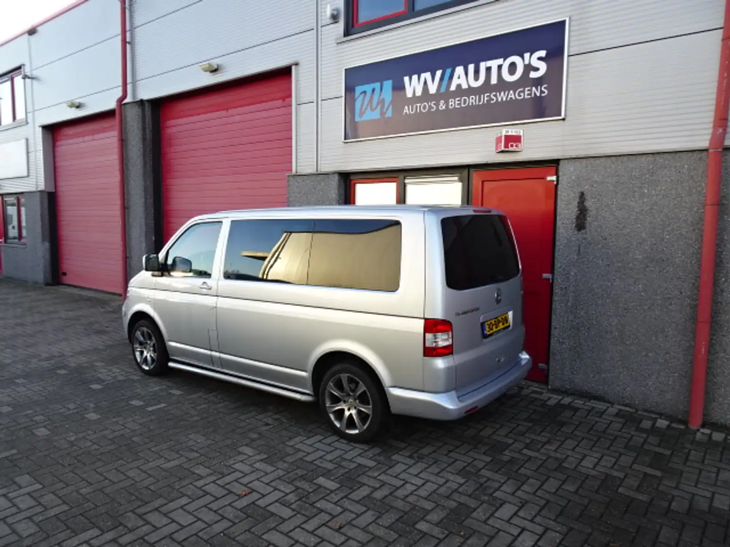 Volkswagen T5 Transporter 2.5 TDI 300 Budgetline DC LET O P MOTOR LOOPT NIET Gris - 2