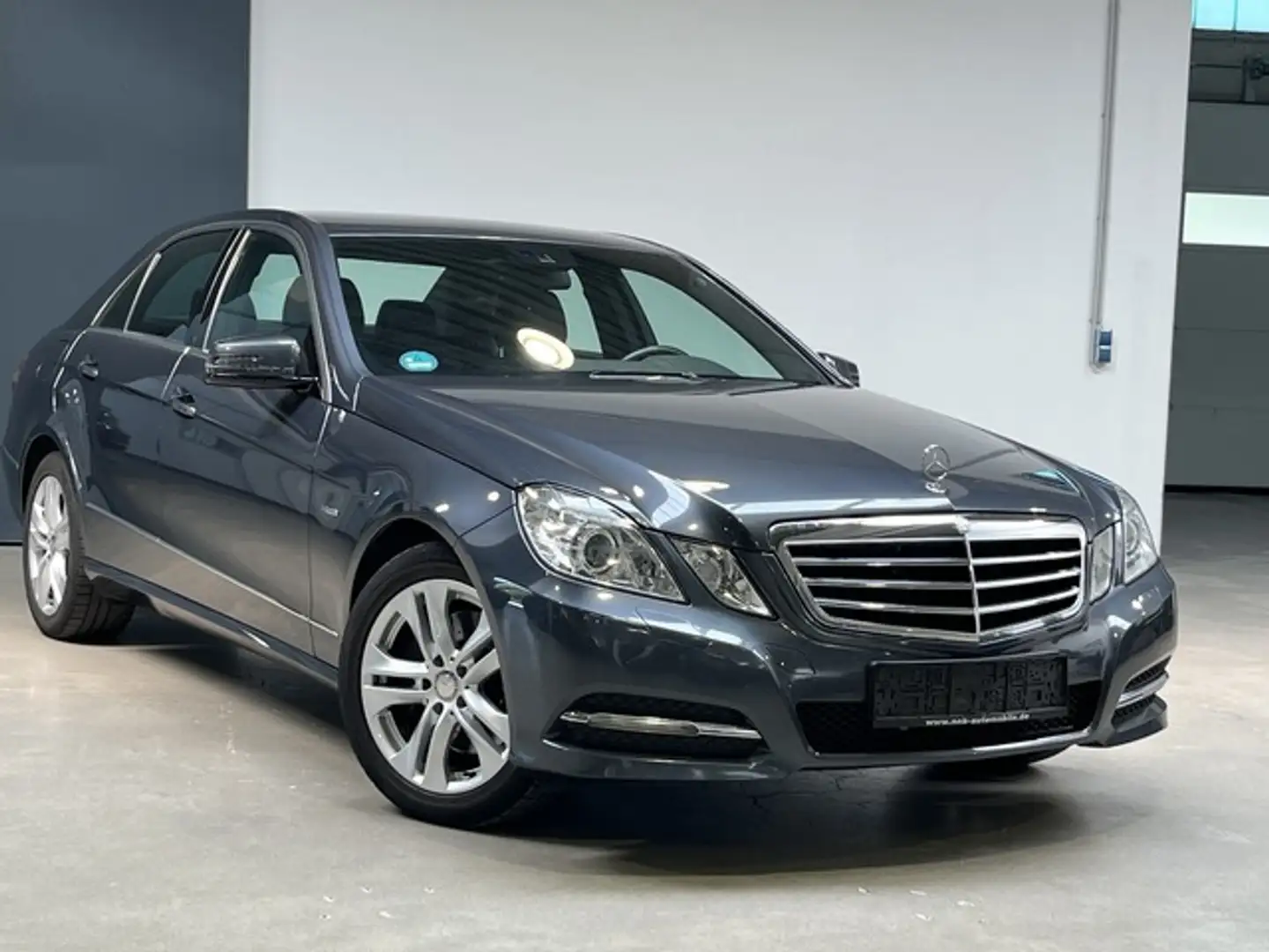 Mercedes-Benz E 220 Avantgarde HarmanKardon Grijs - 2