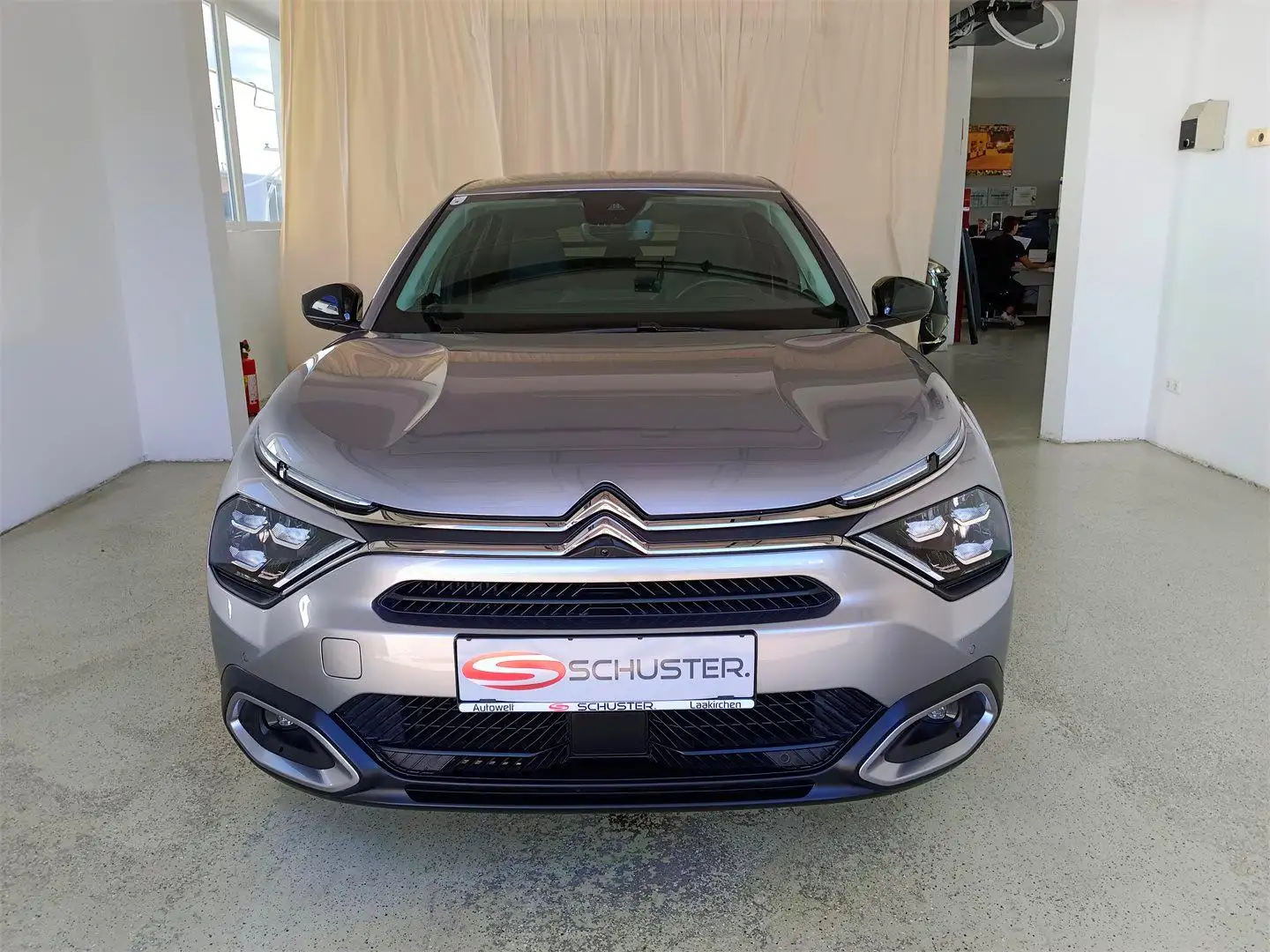 Citroen C4 PT 130EAT8 Aut Plus Grau - 2