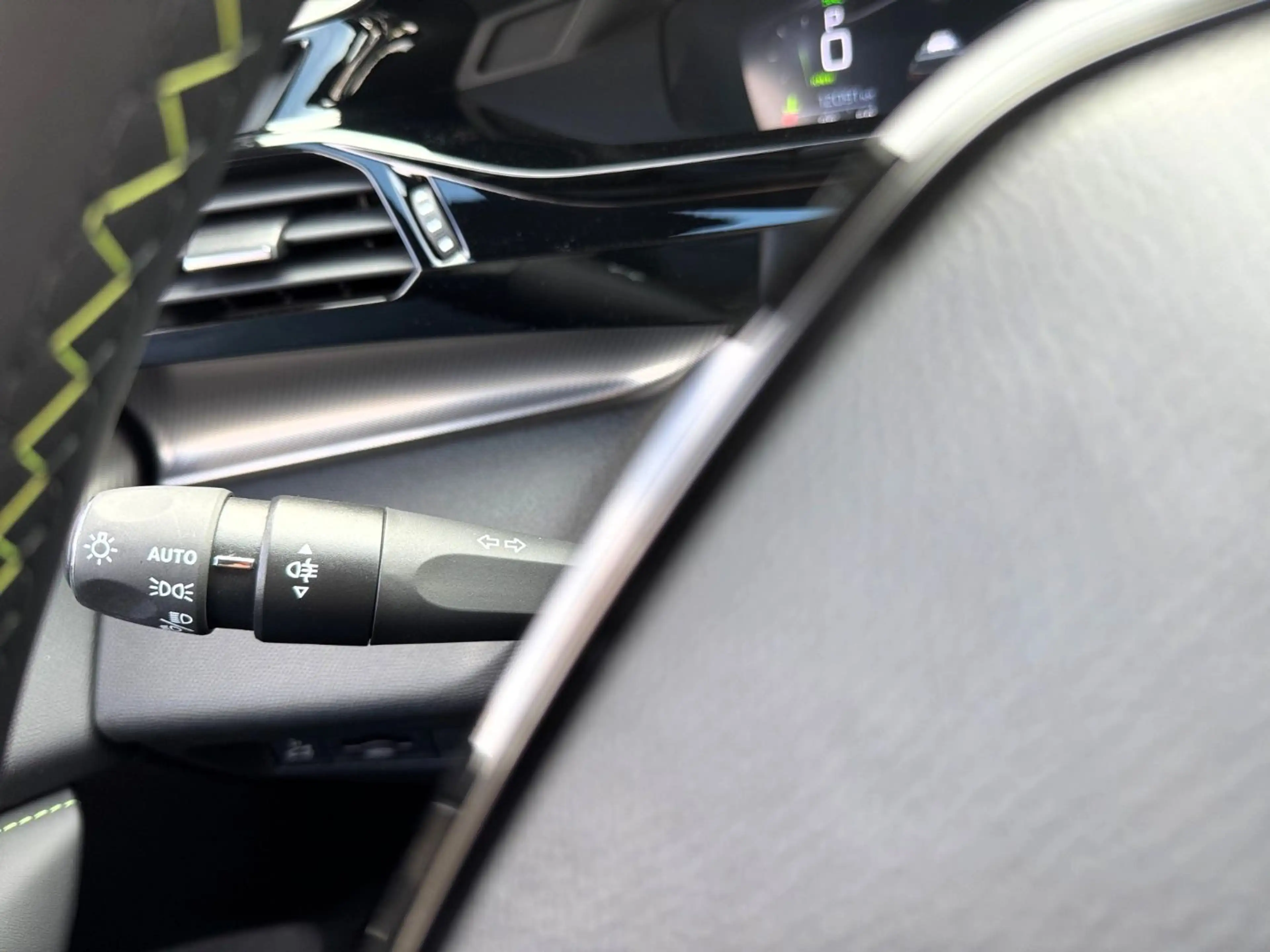 Peugeot 308 SW Hybrid 145 e-DSC6 GT ACC+LED+Navi+Kam. — photo 14