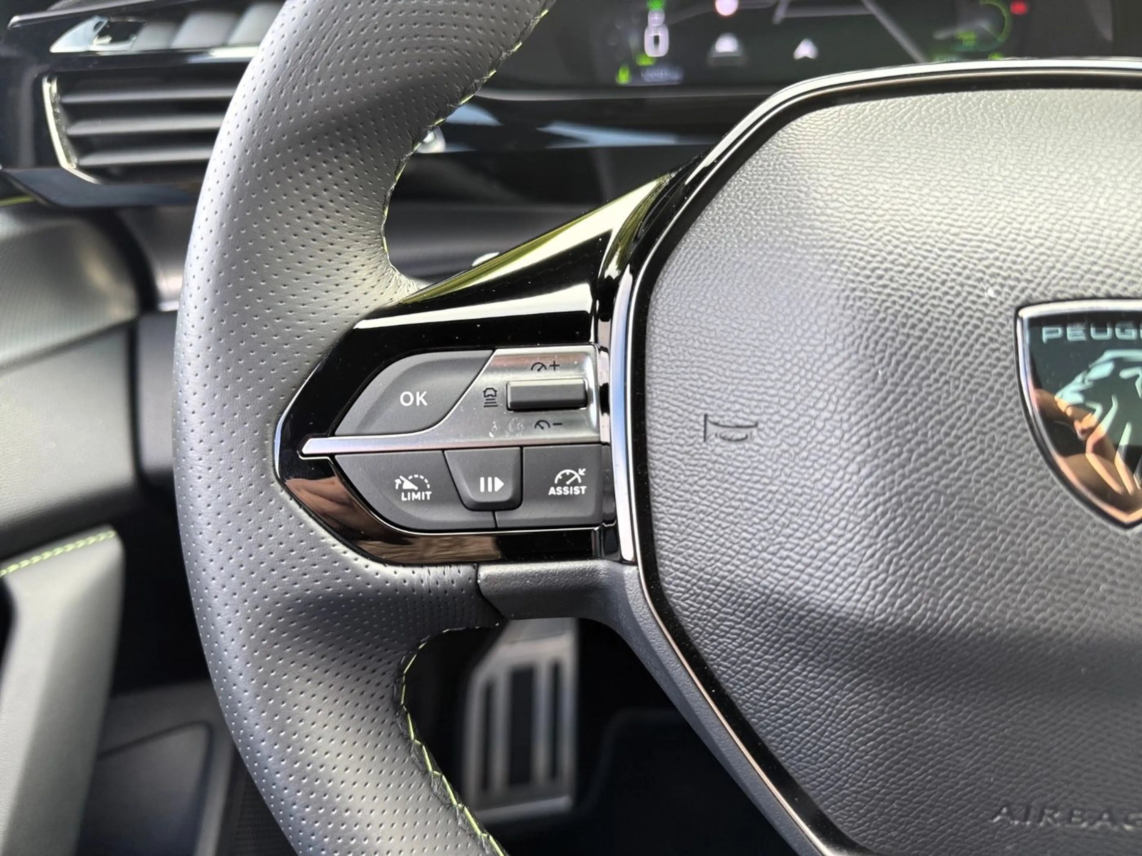 Peugeot 308 SW Hybrid 145 e-DSC6 GT ACC+LED+Navi+Kam. — photo 12