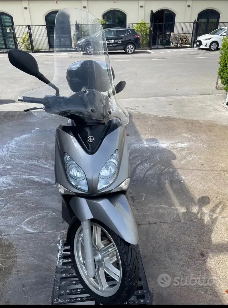 Yamaha X-City 250 Plateado - 1