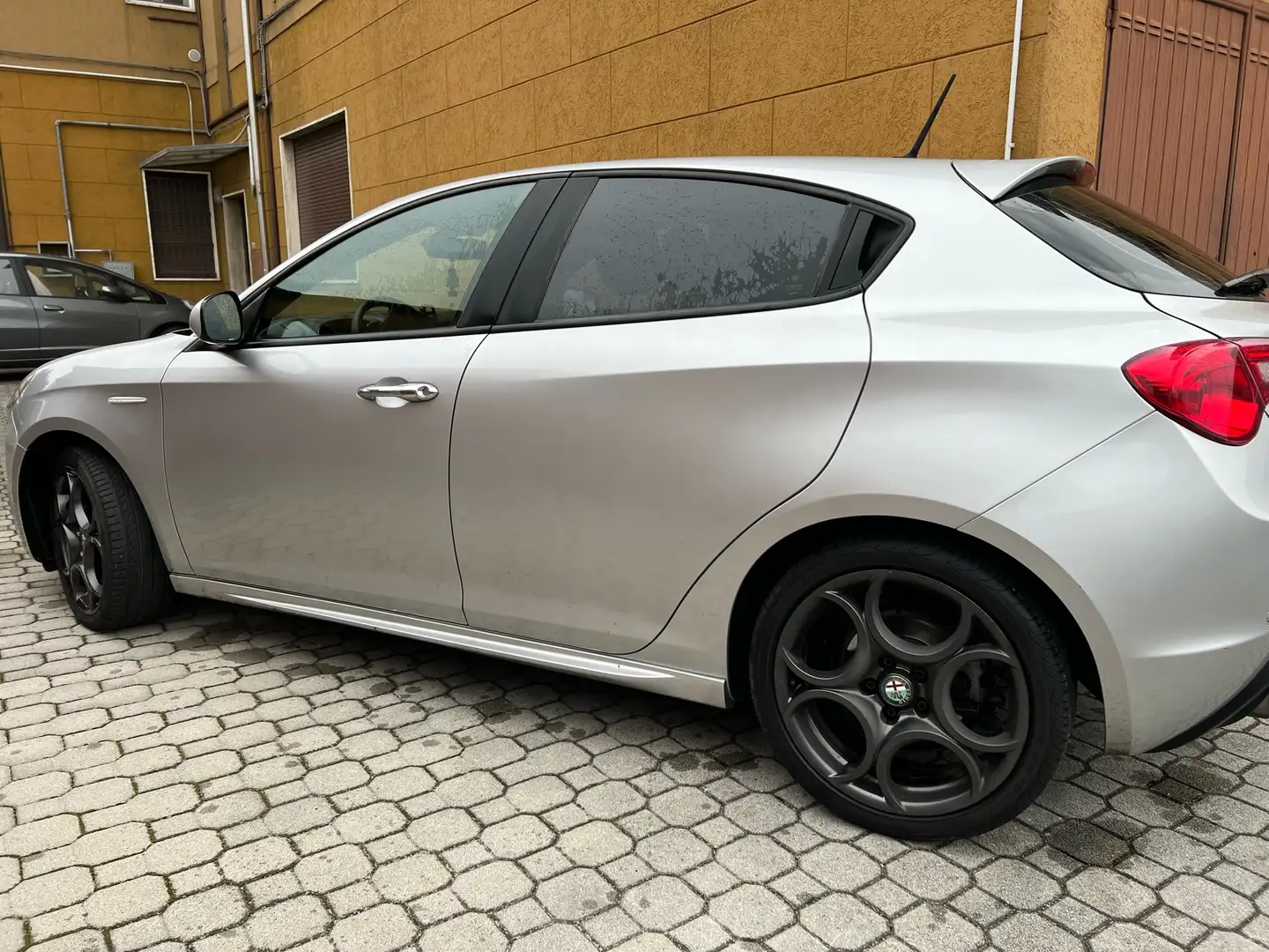 Alfa Romeo Giulietta 1.4 t. Distinctive Gpl 120cv Silber - 1