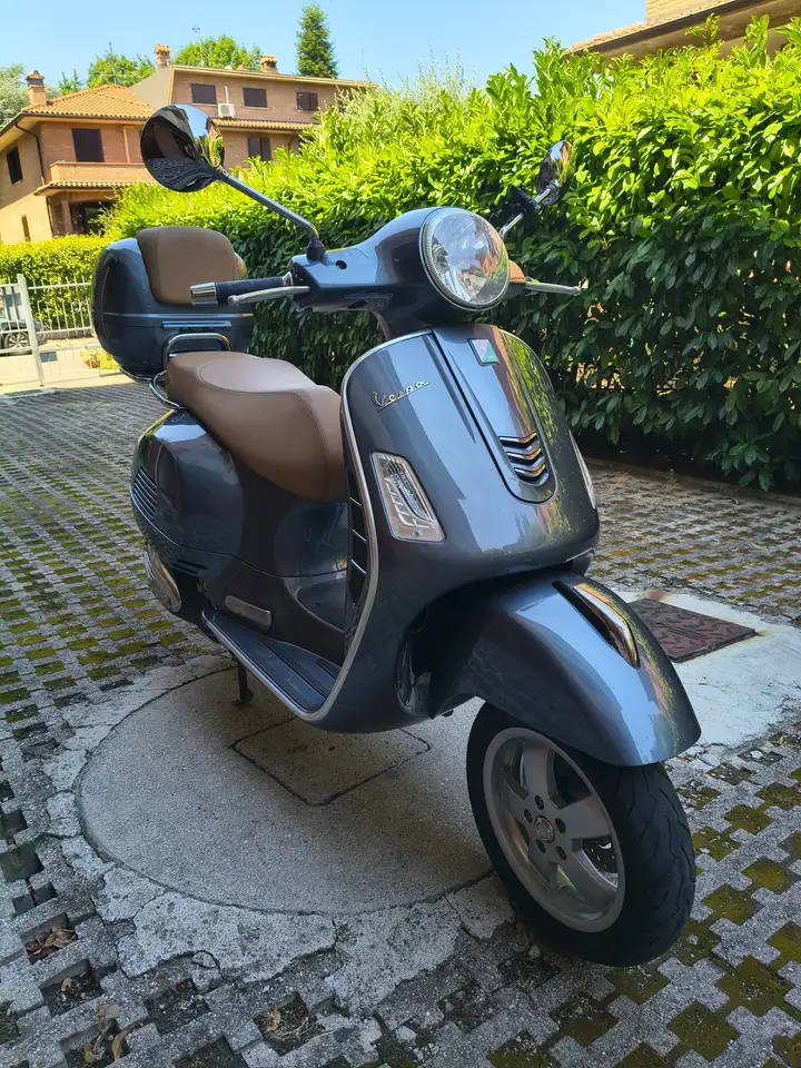 Piaggio GTS 300