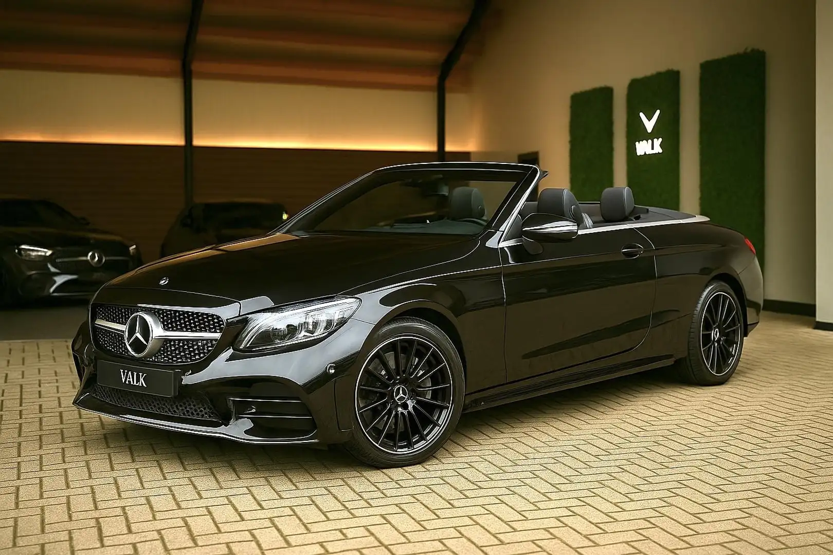 Mercedes-Benz C 180 Cabrio Premium Plus AMG Styling - Night Edition - Zwart - 1
