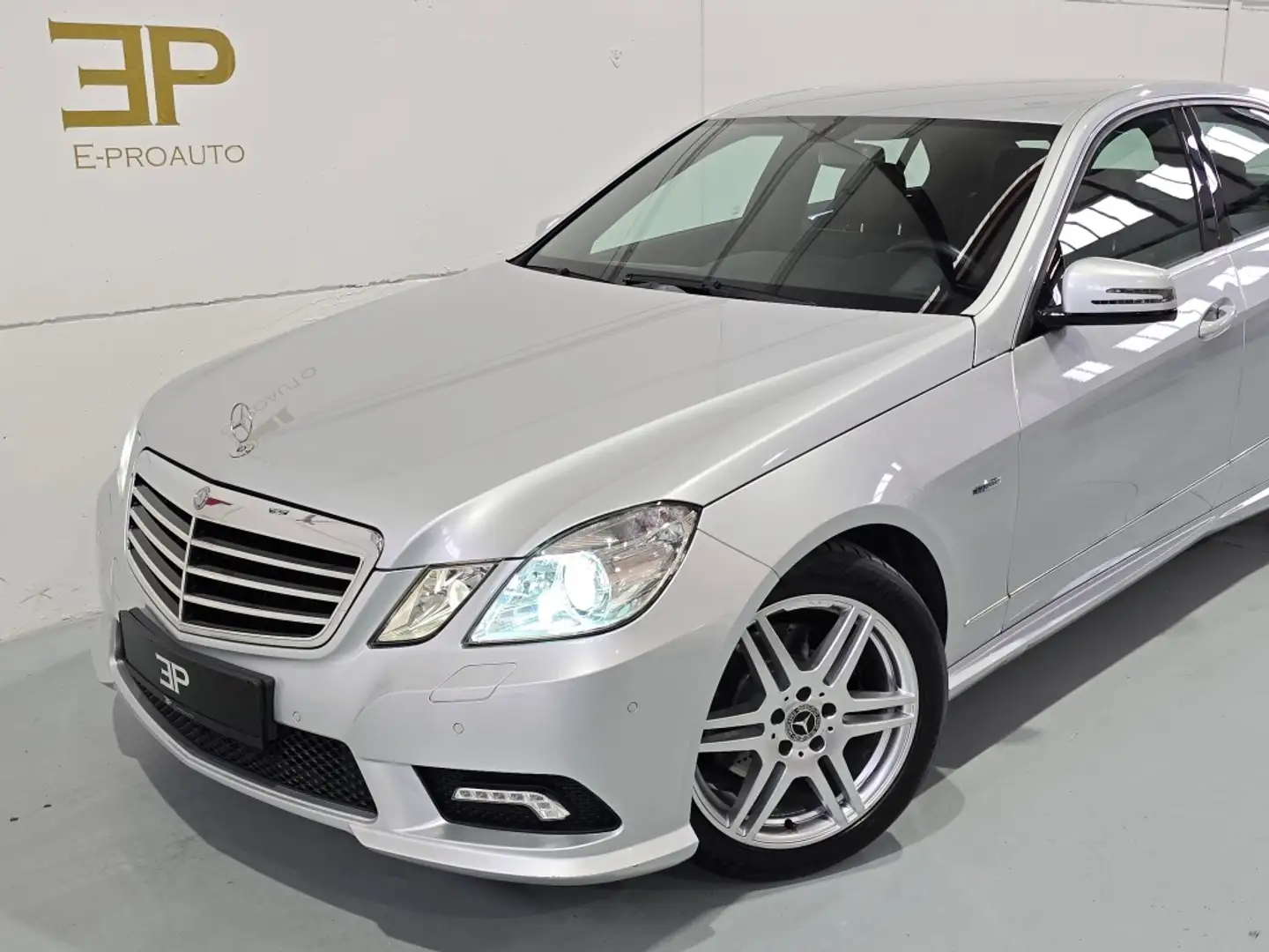 Mercedes-Benz E 200 200CDI BE Avantgarde Aut. Plateado - 2