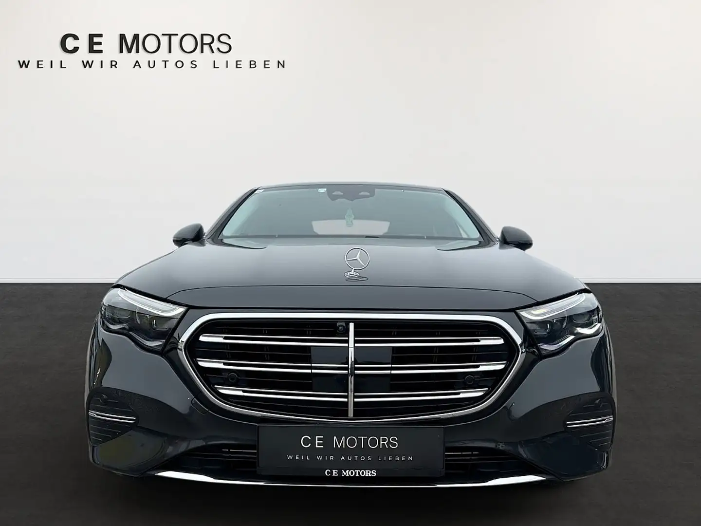 Mercedes-Benz E 300 E-Klasse de Exclusive Premium 4Matic Silber - 2