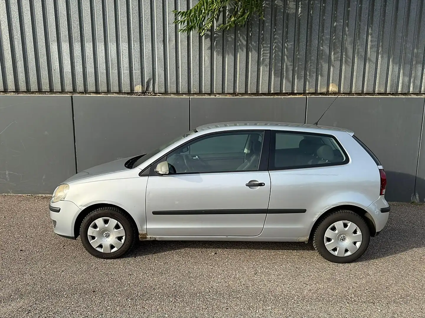 Volkswagen Polo Trendline 1,4 Aut. | PICKERL BIS 01/2027 | Grau - 2