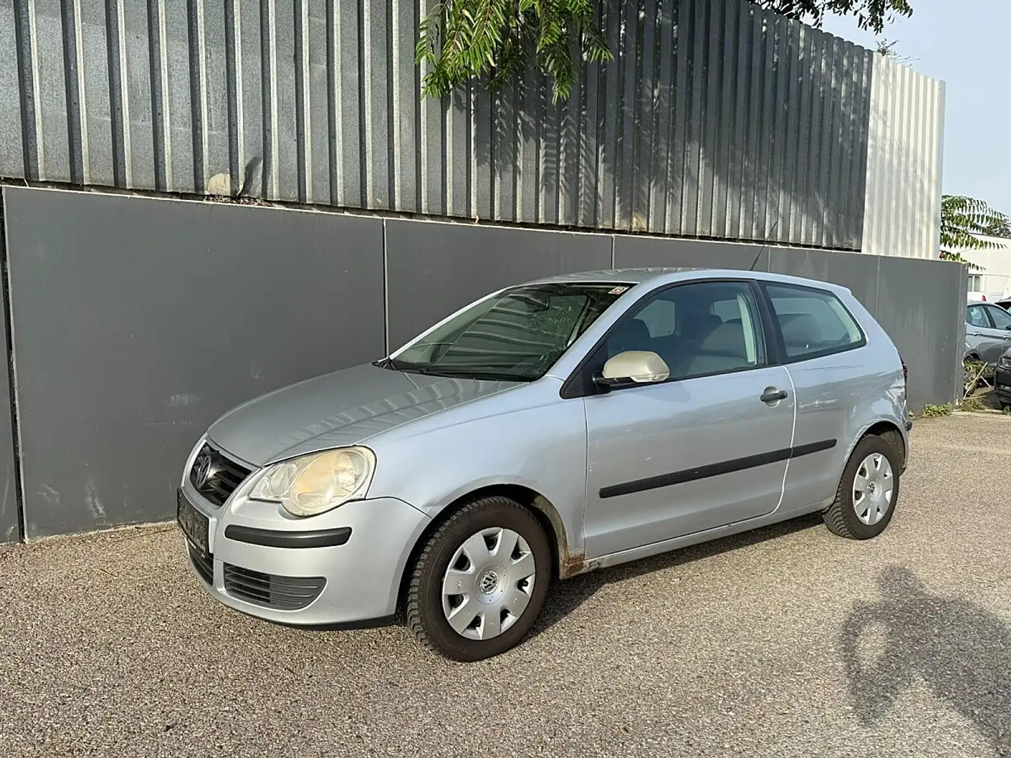 Volkswagen Polo Trendline 1,4 Aut. | PICKERL BIS 01/2027 | Grau - 1
