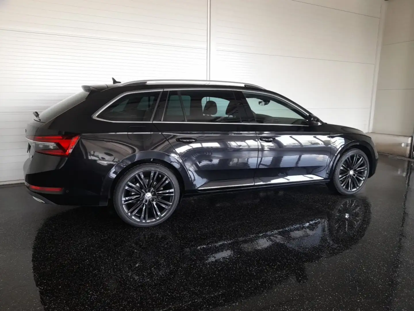 Skoda Superb Combi *L & K* PHEV DSG *SKY / LEDER MIT BELÜFTUNG / STANDHZG / MATRIX-LED / DCC / 19 ZOLL / VIRTUELL / AHV & 360° KAMERA* Schwarz - 2