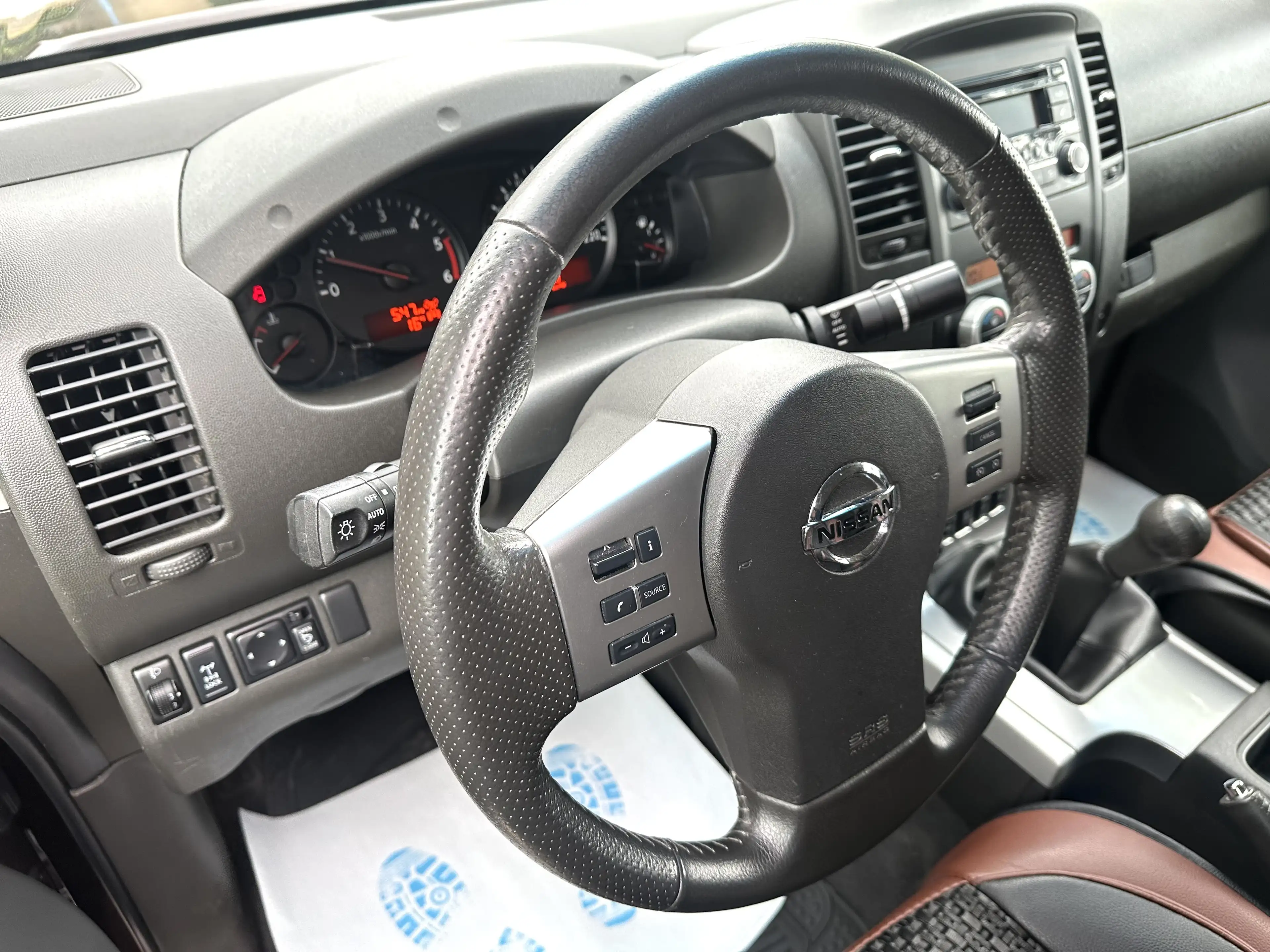 Nissan Navara Pickup Double Cab LE 4x4 1.HAND|HU NEU — photo 11