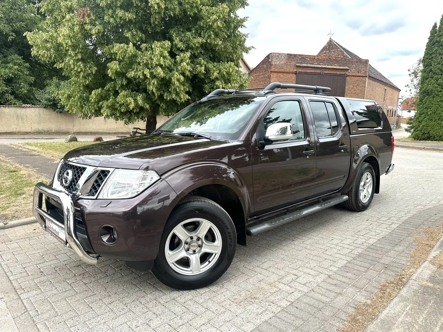 Nissan Navara Pickup Double Cab LE 4x4 1.HAND|HU NEU Braun - 2