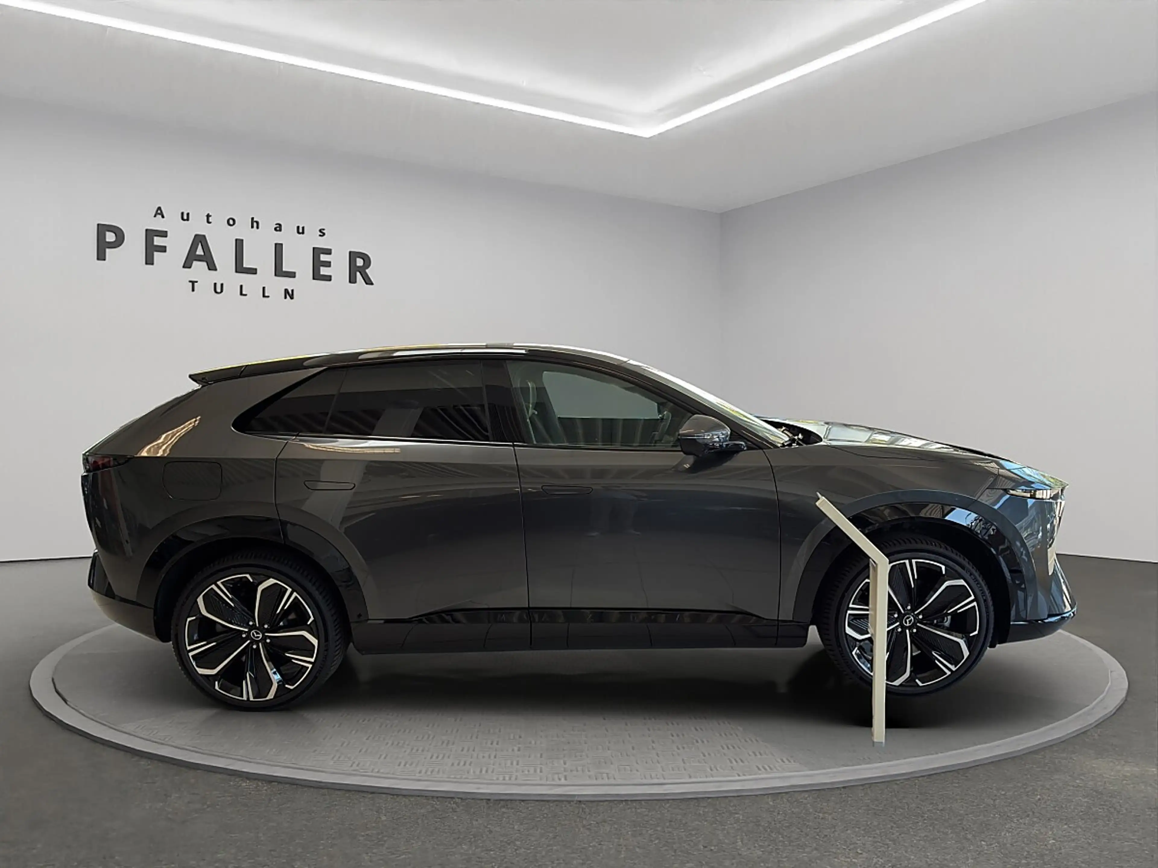 Mazda CX-6e Mazda CX-6e 78kWh Takumi — photo 5