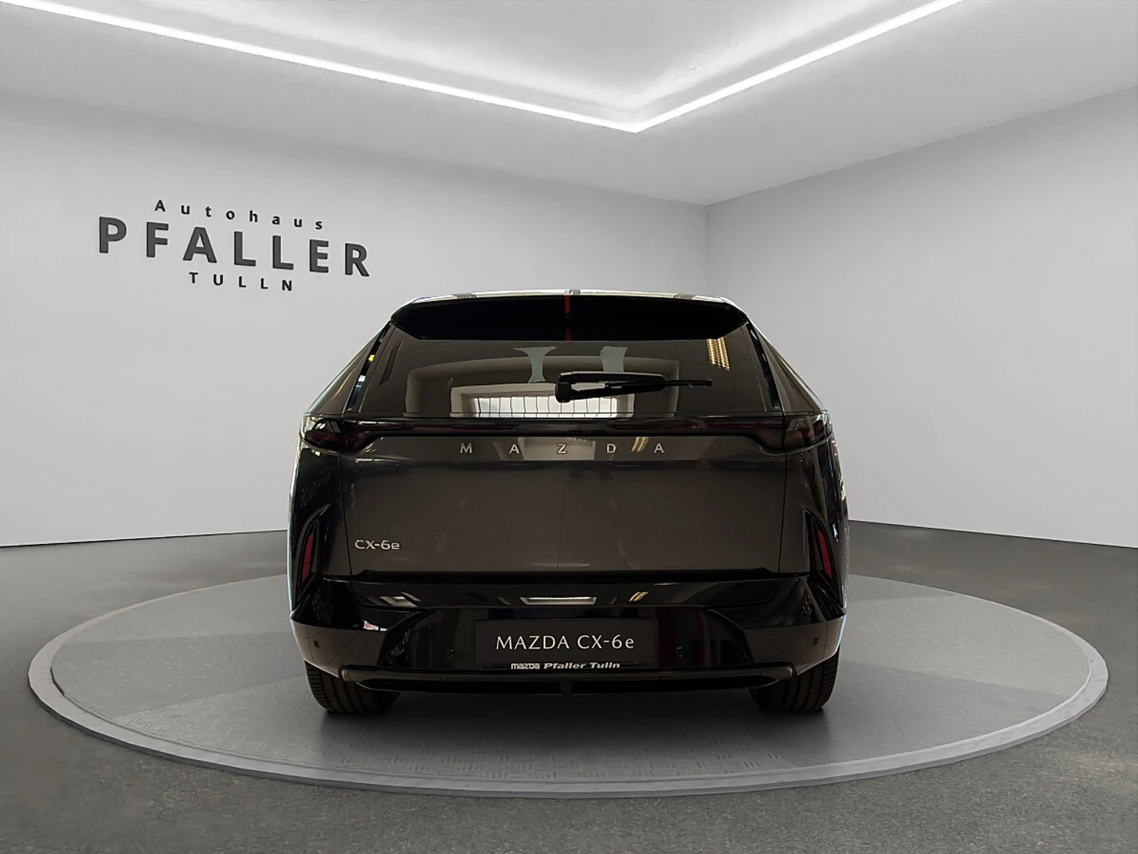 Mazda CX-6e Mazda CX-6e 78kWh Takumi — photo 3