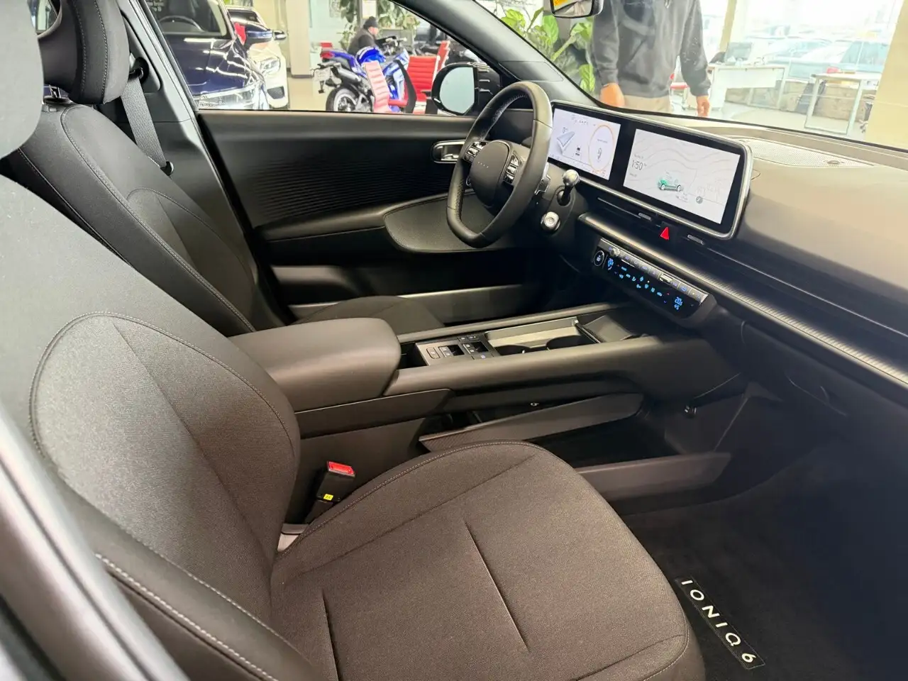 Hyundai IONIQ 6 снимка Hyundai IONIQ 6