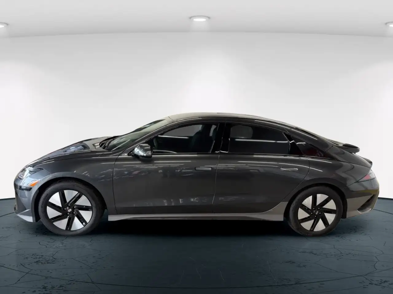 Hyundai IONIQ 6 снимка Hyundai IONIQ 6