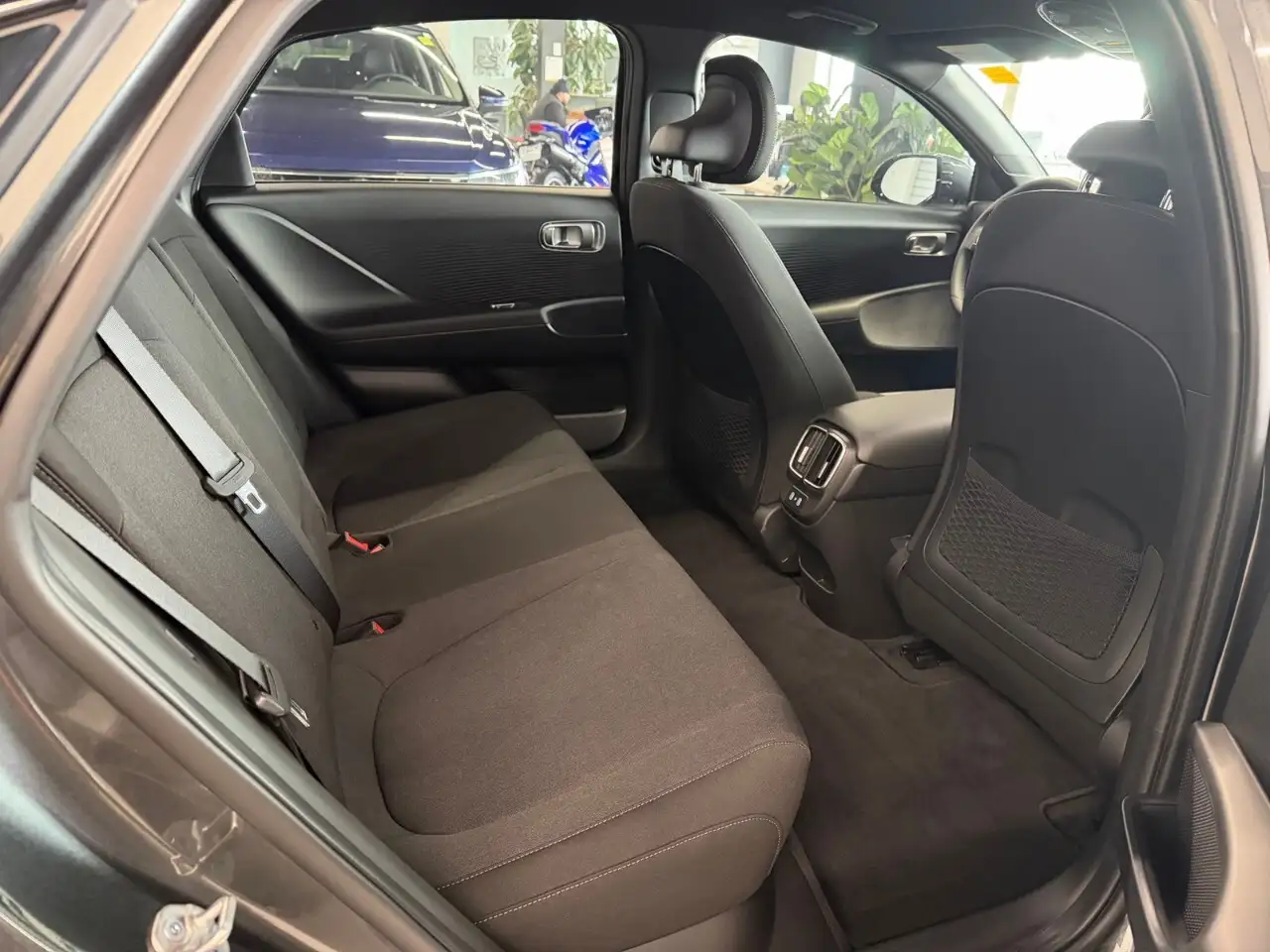 Hyundai IONIQ 6 снимка Hyundai IONIQ 6