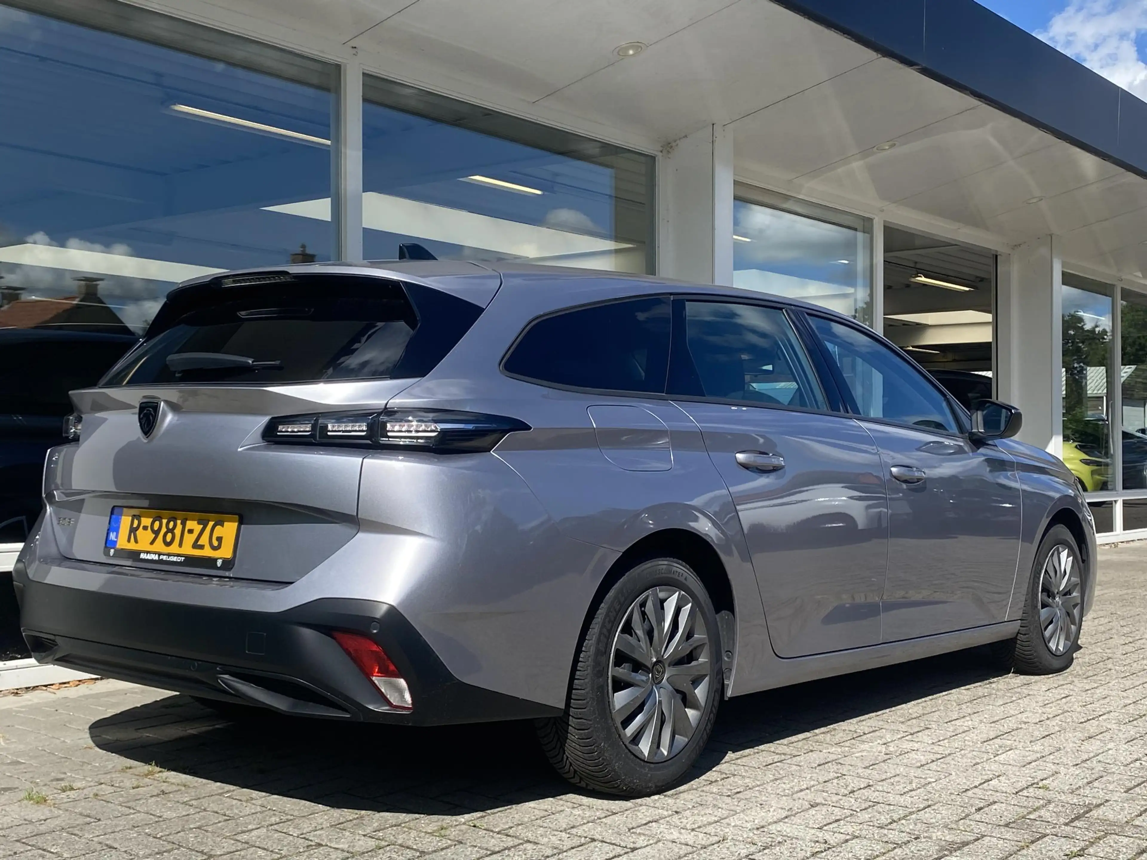 Peugeot 308 SW 1.2 PureTech Active Pack Business | Climate & C — photo 7