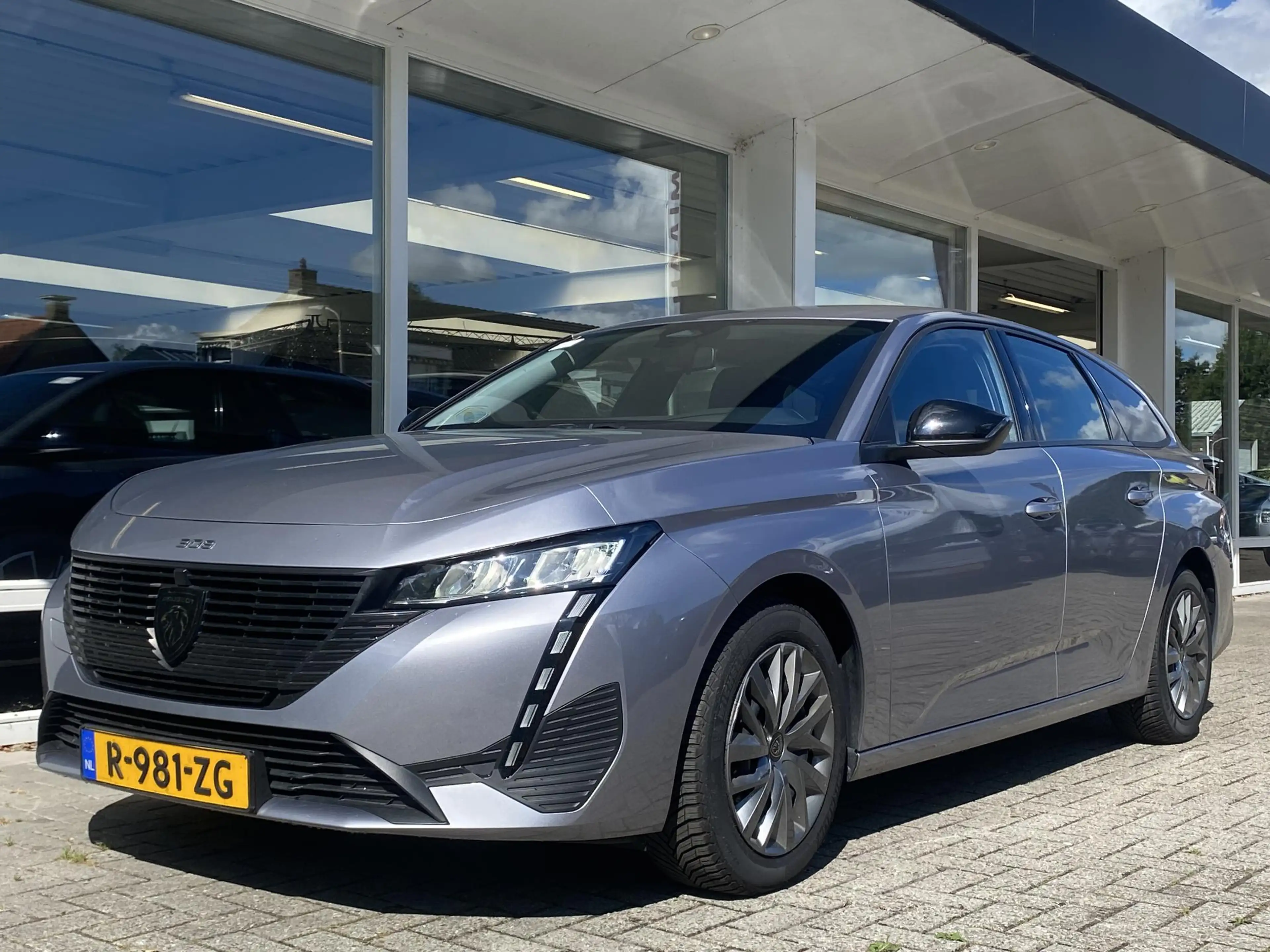 Peugeot 308 SW 1.2 PureTech Active Pack Business | Climate & C — photo 10