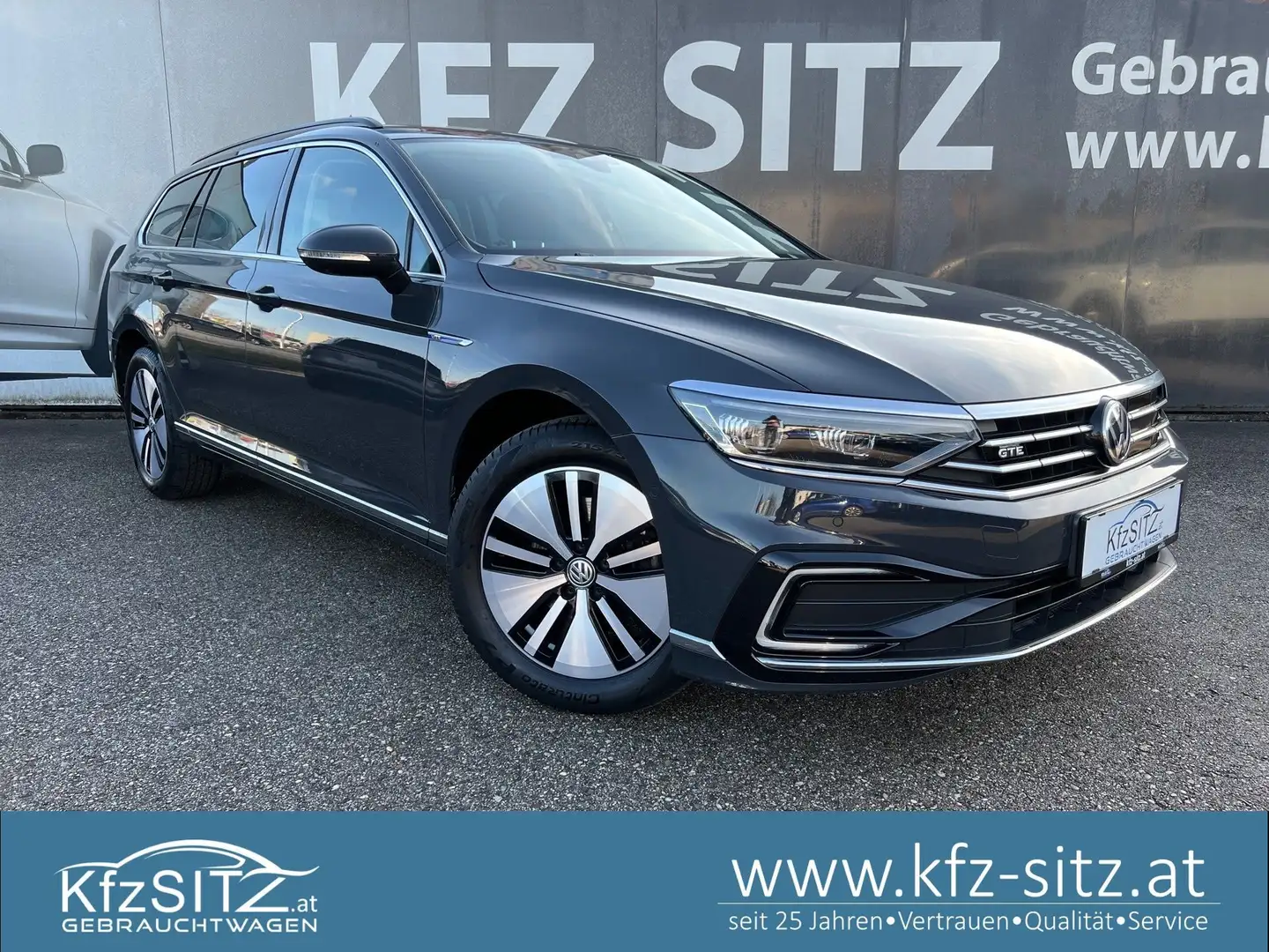 Volkswagen Passat Variant GTE 1,4 TSI PHEV DSG | €63.000 NP Grau - 1