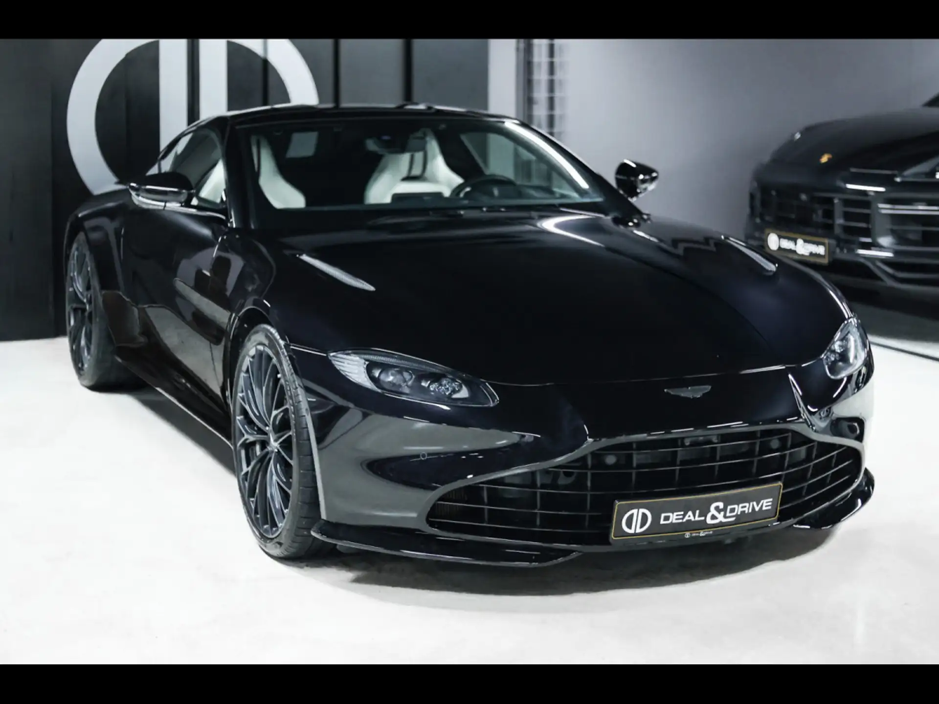 애스턴마틴 밴티지 V8 Coupe 2022 검정 사진 6
