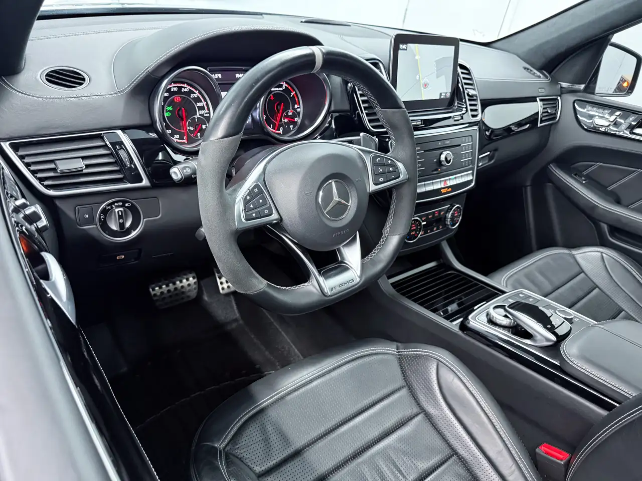 Mercedes-Benz GLE снимка Mercedes-Benz GLE