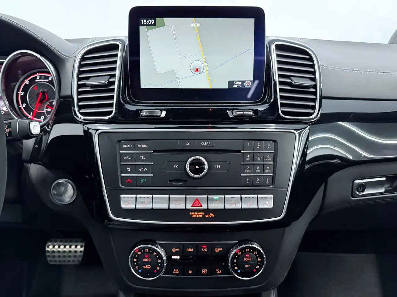 Mercedes-Benz GLE снимка Mercedes-Benz GLE
