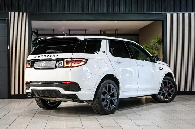 Land Rover Discovery Sport view 5