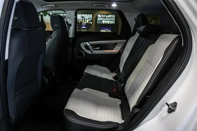 Land Rover Discovery Sport view 10