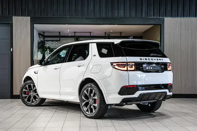 Land Rover Discovery Sport view 3
