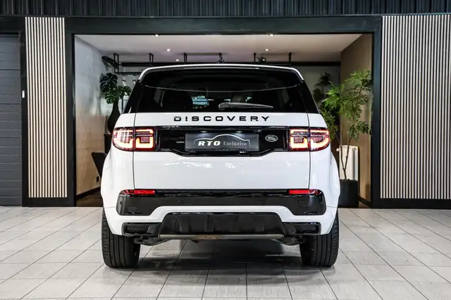 Land Rover Discovery Sport view 12