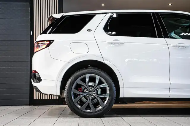 Land Rover Discovery Sport view 15