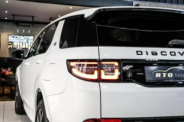 Land Rover Discovery Sport view 13