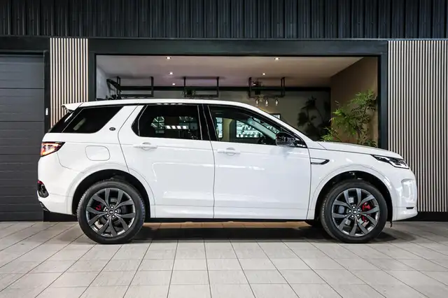 Land Rover Discovery Sport view 14