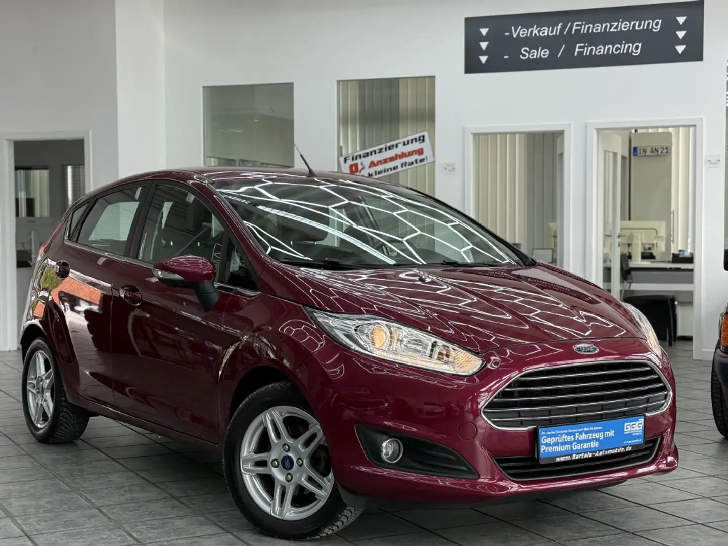 Ford Fiesta Titanium, Zahnriemen Service & HU Neu! Roşu - 1