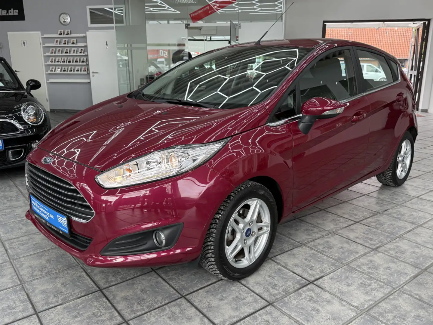 Ford Fiesta Titanium, Zahnriemen Service & HU Neu! Roşu - 2