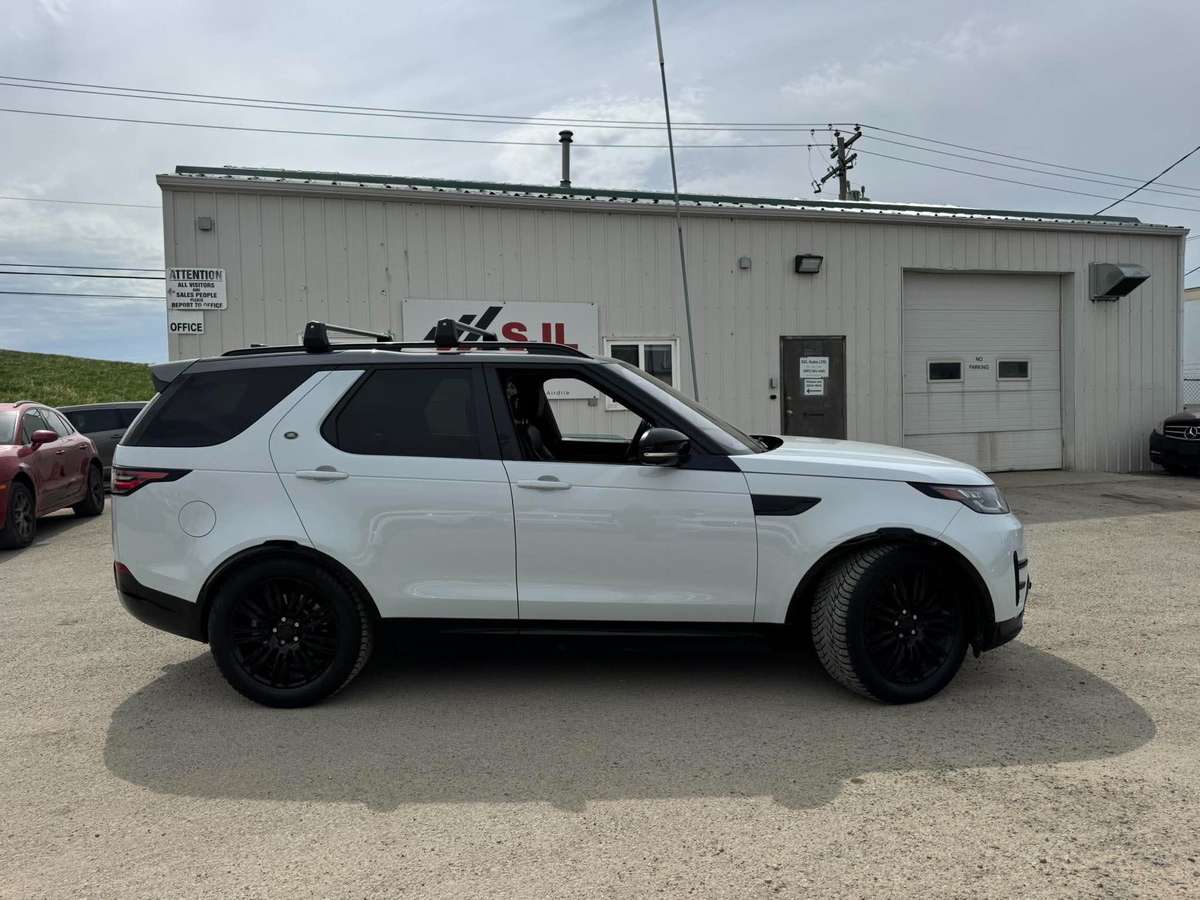 2017 Land Rover Discovery HSE Luxury Td6 alt 2