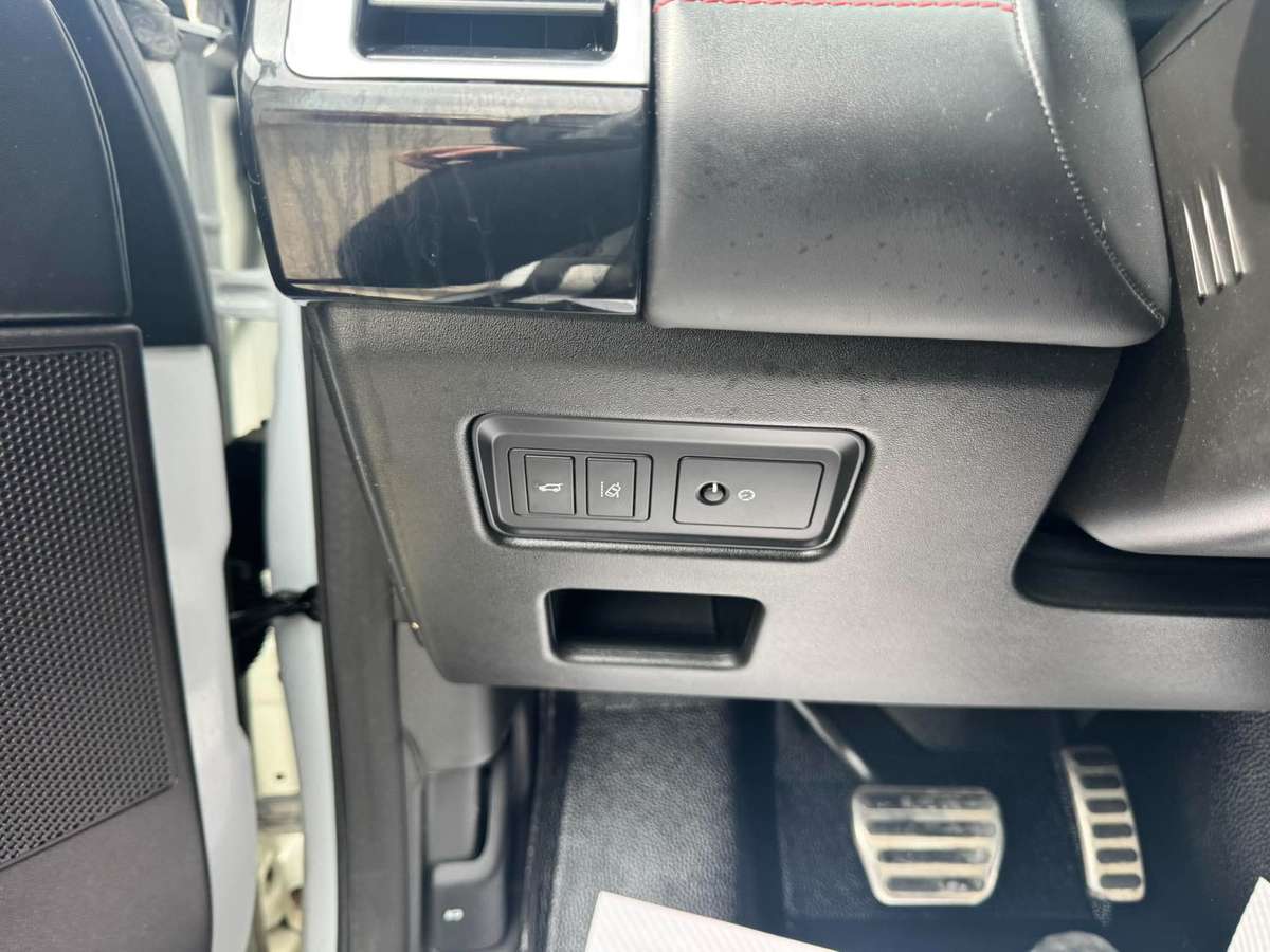 2017 Land Rover Discovery HSE Luxury Td6 thumb 18
