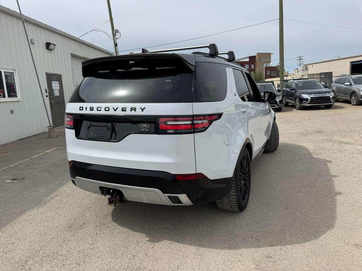 2017 Land Rover Discovery HSE Luxury Td6 alt 3