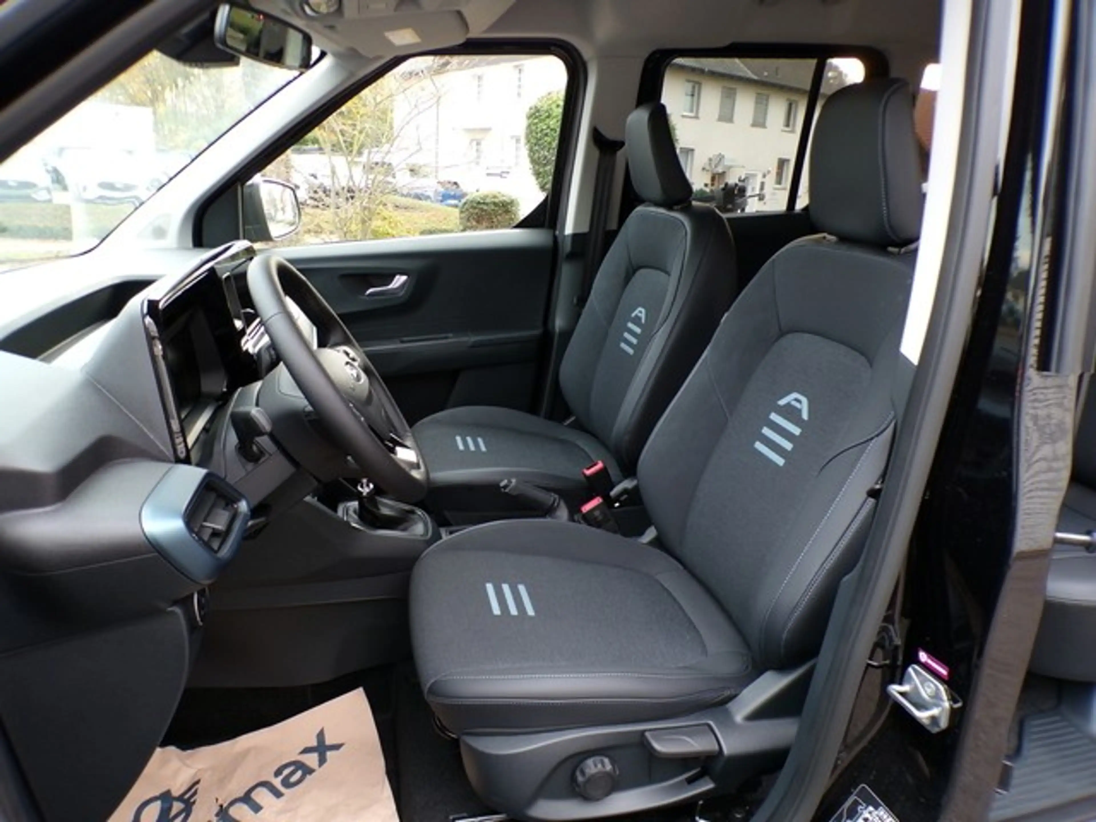 Ford Tourneo Courier Active Automatik / FGS 5 Jahre / Winterpaket — photo 12