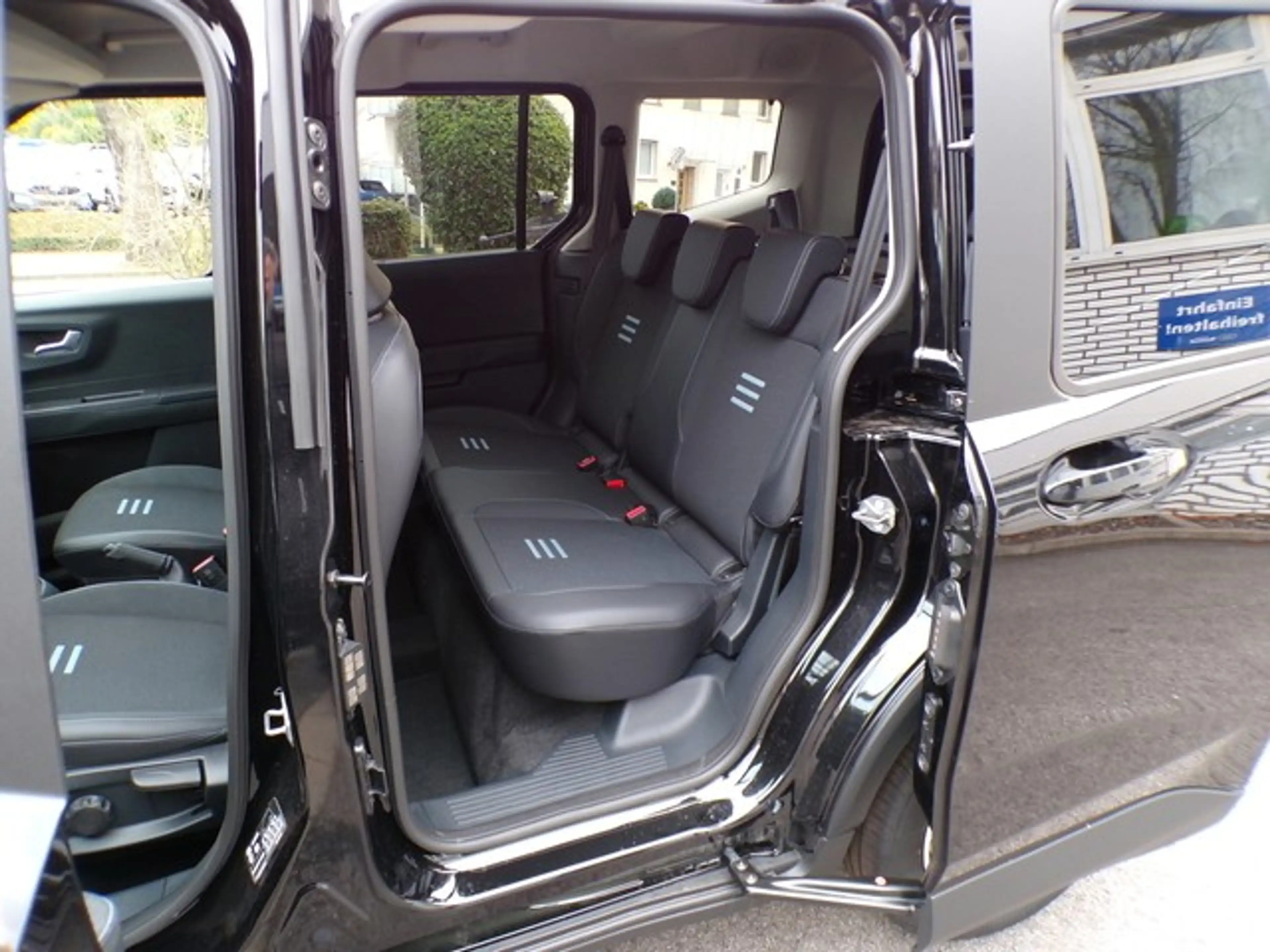 Ford Tourneo Courier Active Automatik / FGS 5 Jahre / Winterpaket — photo 10