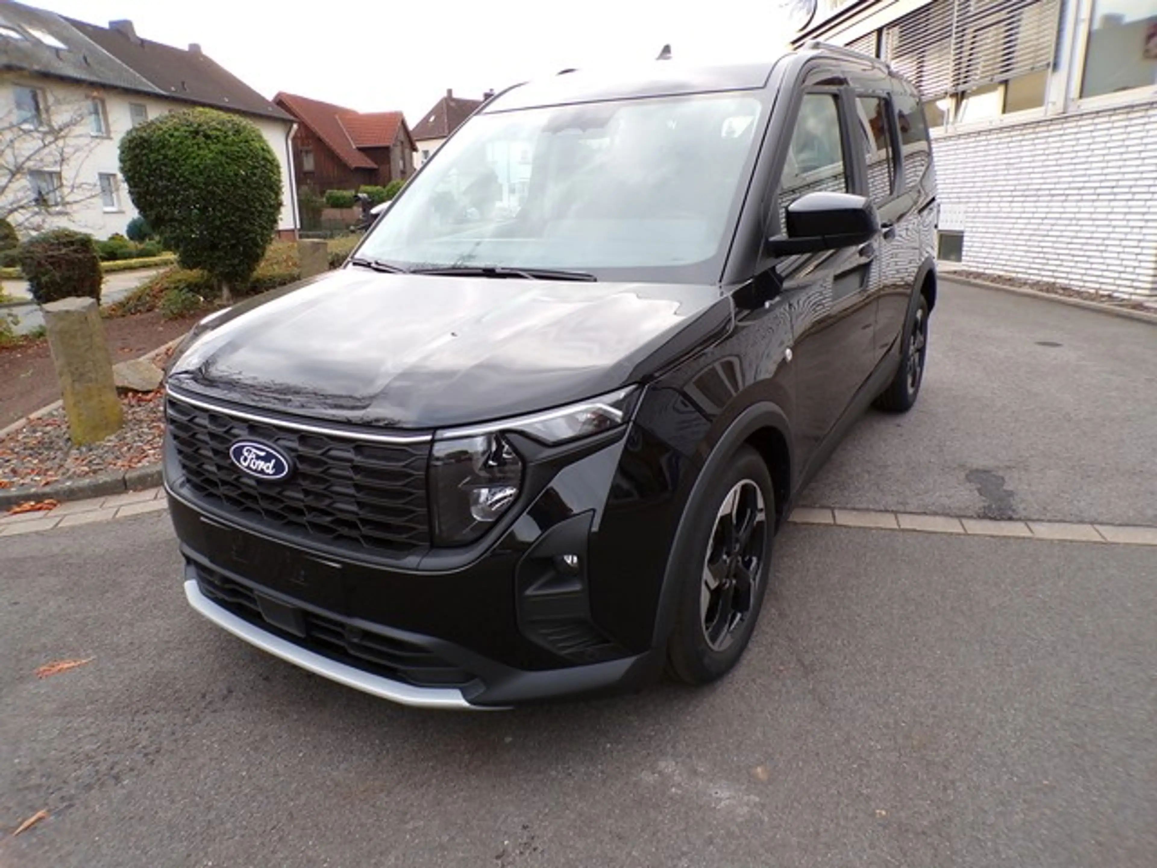 Ford Tourneo Courier Active Automatik / FGS 5 Jahre / Winterpaket
