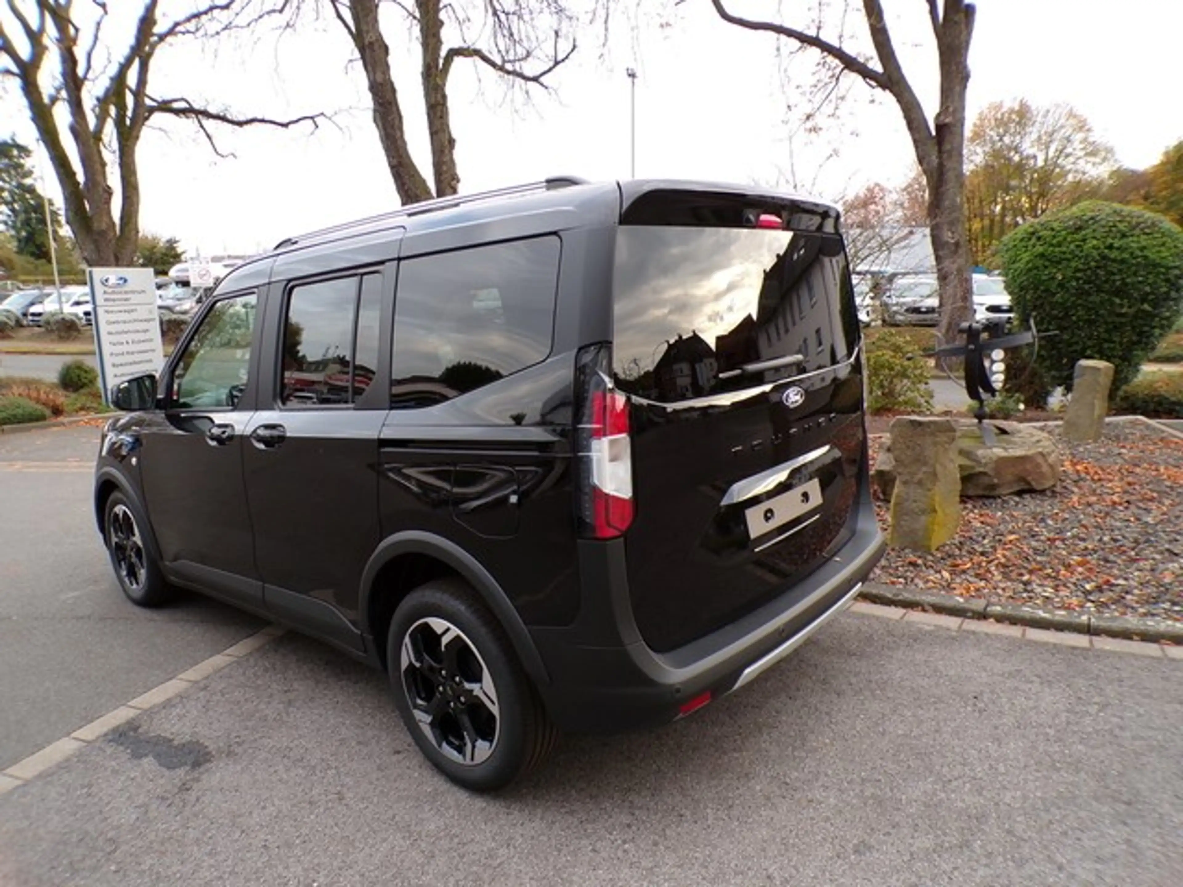 Ford Tourneo Courier Active Automatik / FGS 5 Jahre / Winterpaket — photo 6