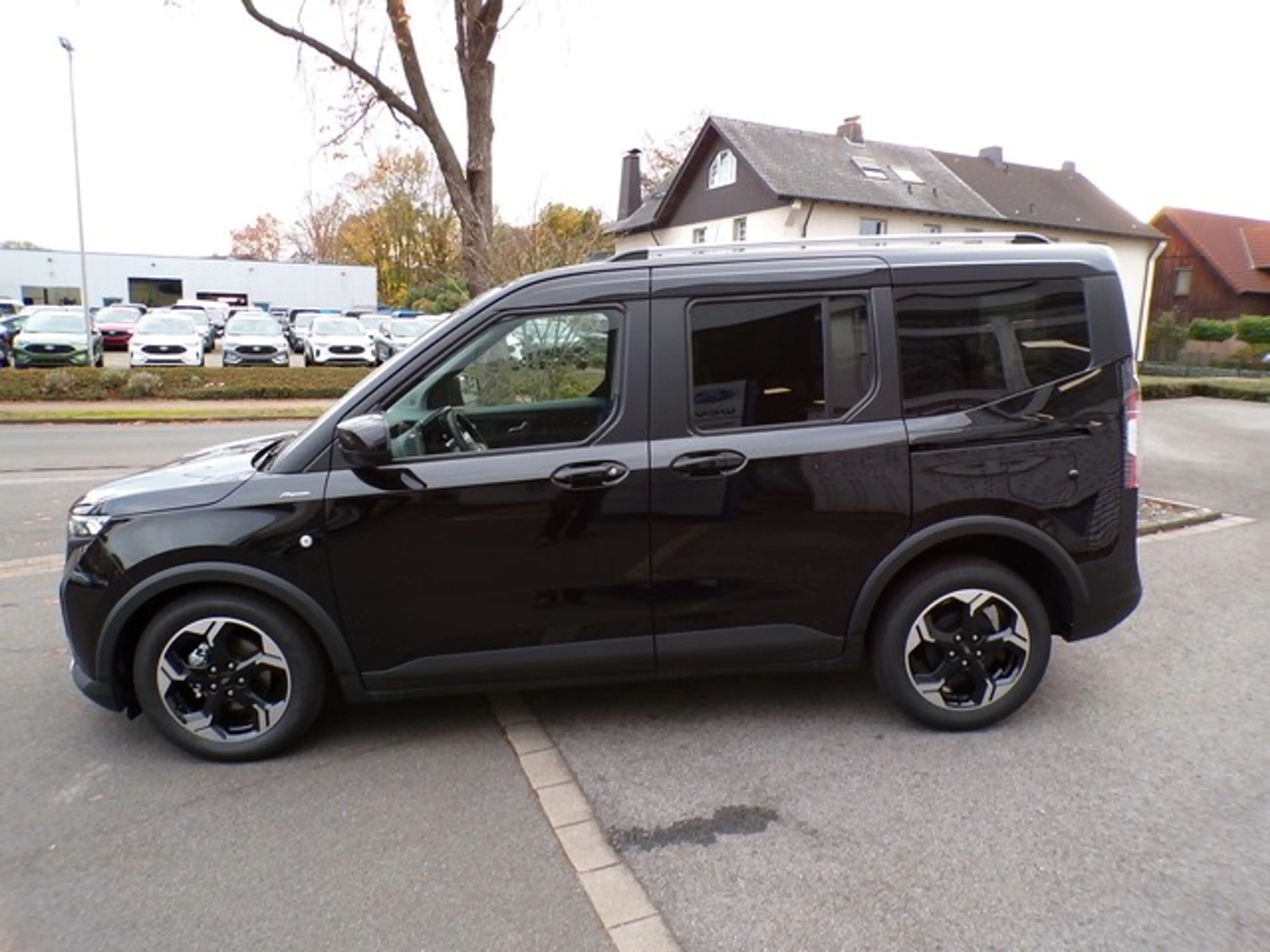 Ford Tourneo Courier Active Automatik / FGS 5 Jahre / Winterpaket — photo 4