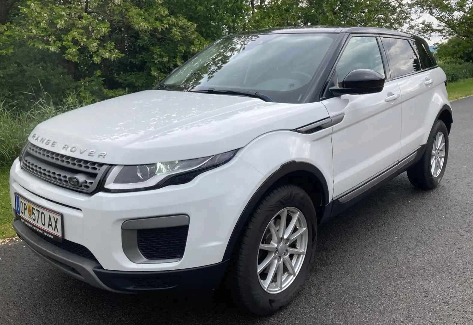 Land Rover Range Rover Evoque Pure 2,0 TD4 e-Capability Weiß - 1