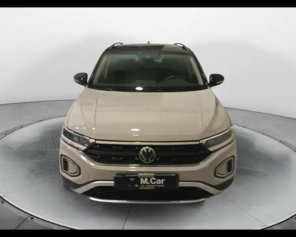 Volkswagen T-Roc view 2