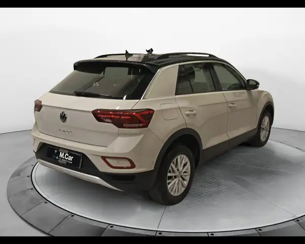 Volkswagen T-Roc view 5