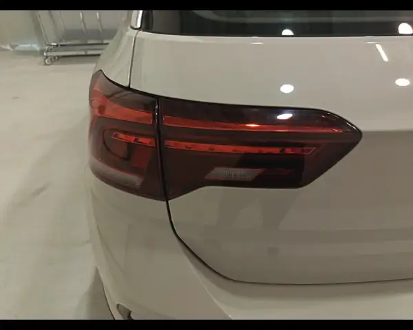 Volkswagen T-Roc view 11