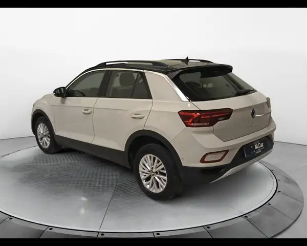 Volkswagen T-Roc view 7