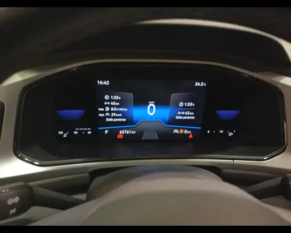Volkswagen T-Roc view 13